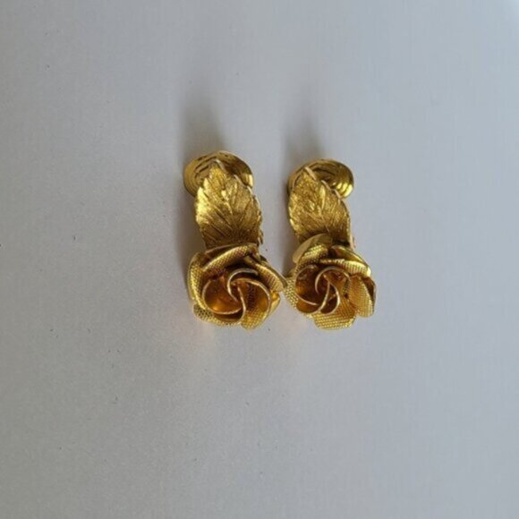 Vintage Retro Coro Clip On Gold Tone Metal Gilded Rose Flower Earrings - Picture 3 of 13